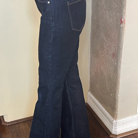 Like new high rise 2 curvy skinny flare sculpt in short 28”inseam - Picture 3 of 4